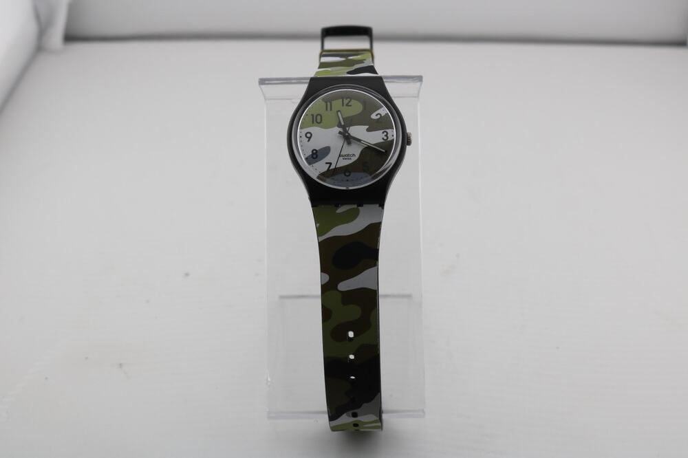 Swatch Hiding Green GB261 Military Camouflage Swiss Quartz 34mm Watch 2011